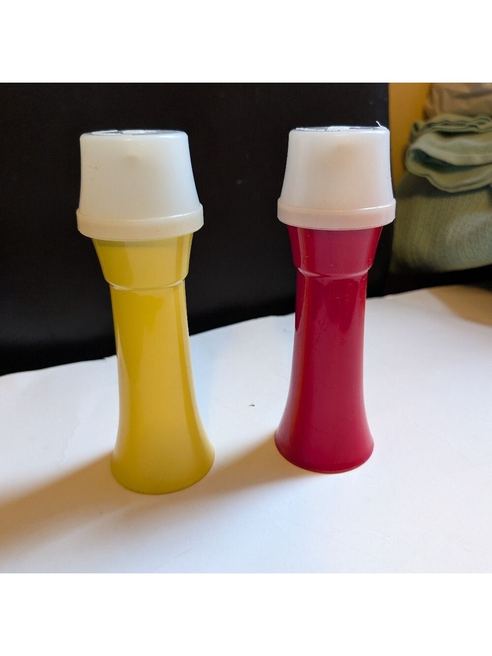 Vintage Tupperware ketchup and mustard pump dispensers In GUC